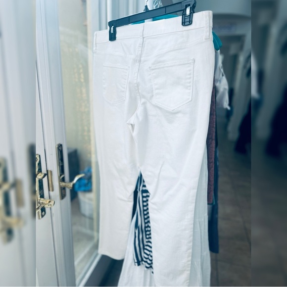 CLEARANCE Summer White Jeans - Picture 3 of 4